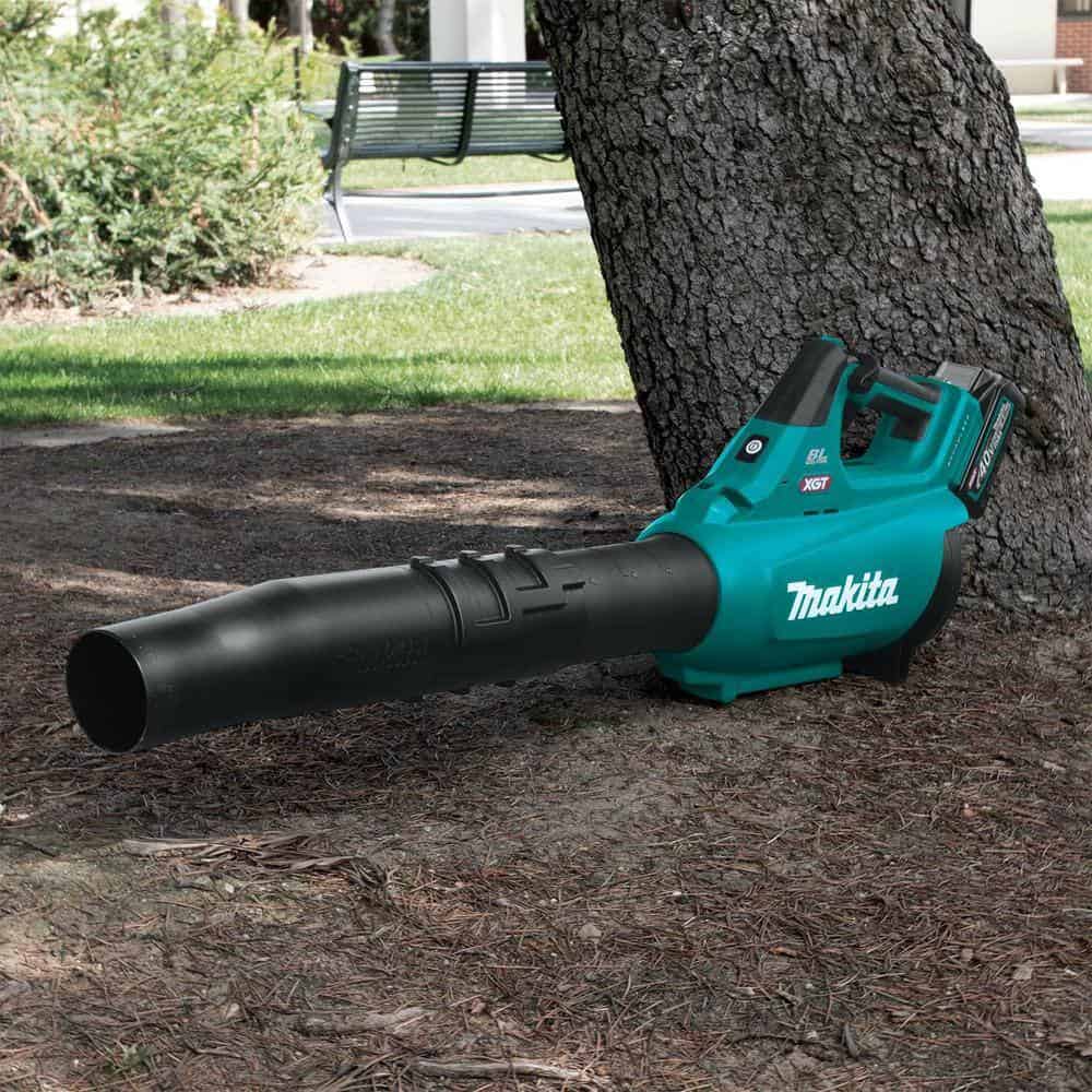 Makita GBU01M1 40-Volt max XGT Brushless Cordless Blower Kit (4.0Ah)