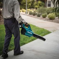 Makita GBU01M1 40-Volt max XGT Brushless Cordless Blower Kit (4.0Ah)