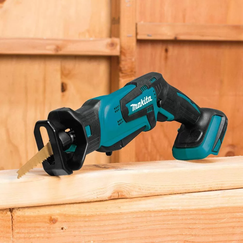 Makita XT801X1 18V LXT Lithium-Ion 8-Piece Kit Drill/ Impact Drvr/ Circ Saw/ Recip Saw/ Sander/ Impact Wrench/ Blower/ Light 3. 0Ah