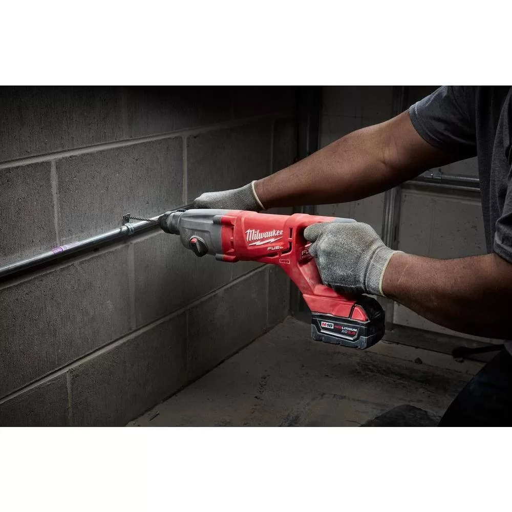 Milwaukee 2713-22 M18 FUEL 18V Lithium-Ion Brushless Cordless 1 in. SDS-Plus D-Handle Rotary Hammer Kit w/ Two 5.0Ah Batteries & Case