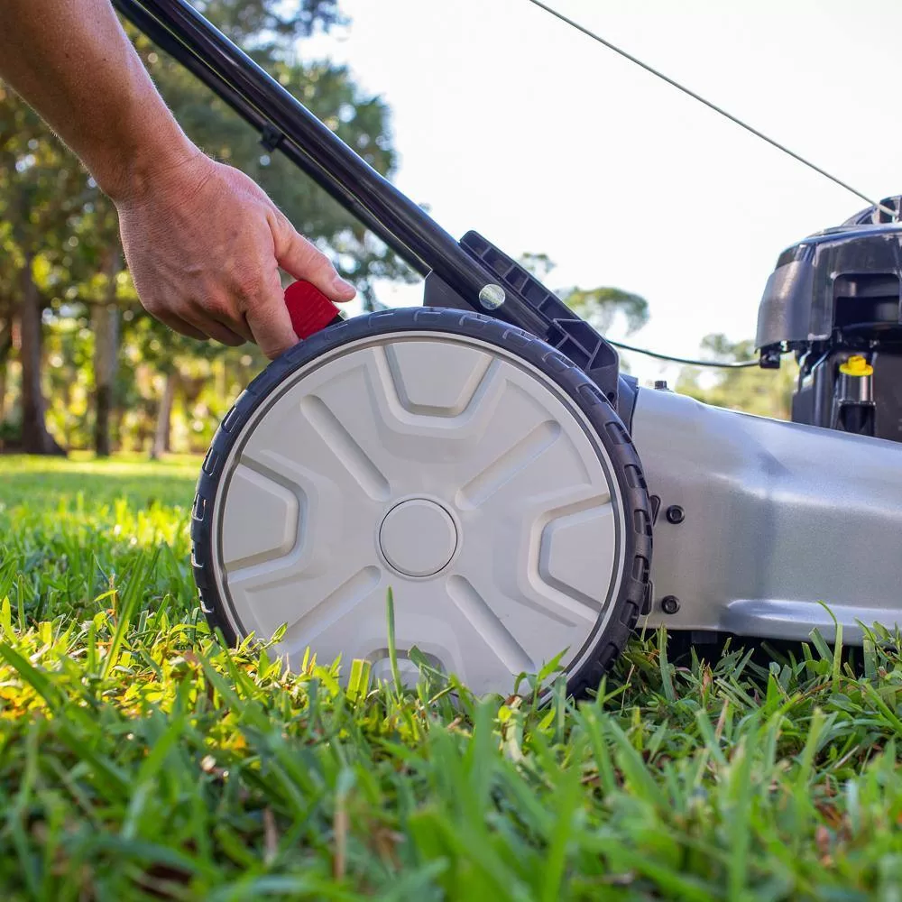 Murray MNA152702 Walk Behind Gas Push Lawn Mower 140 cc Briggs and Stratton w/ Height Adjustment