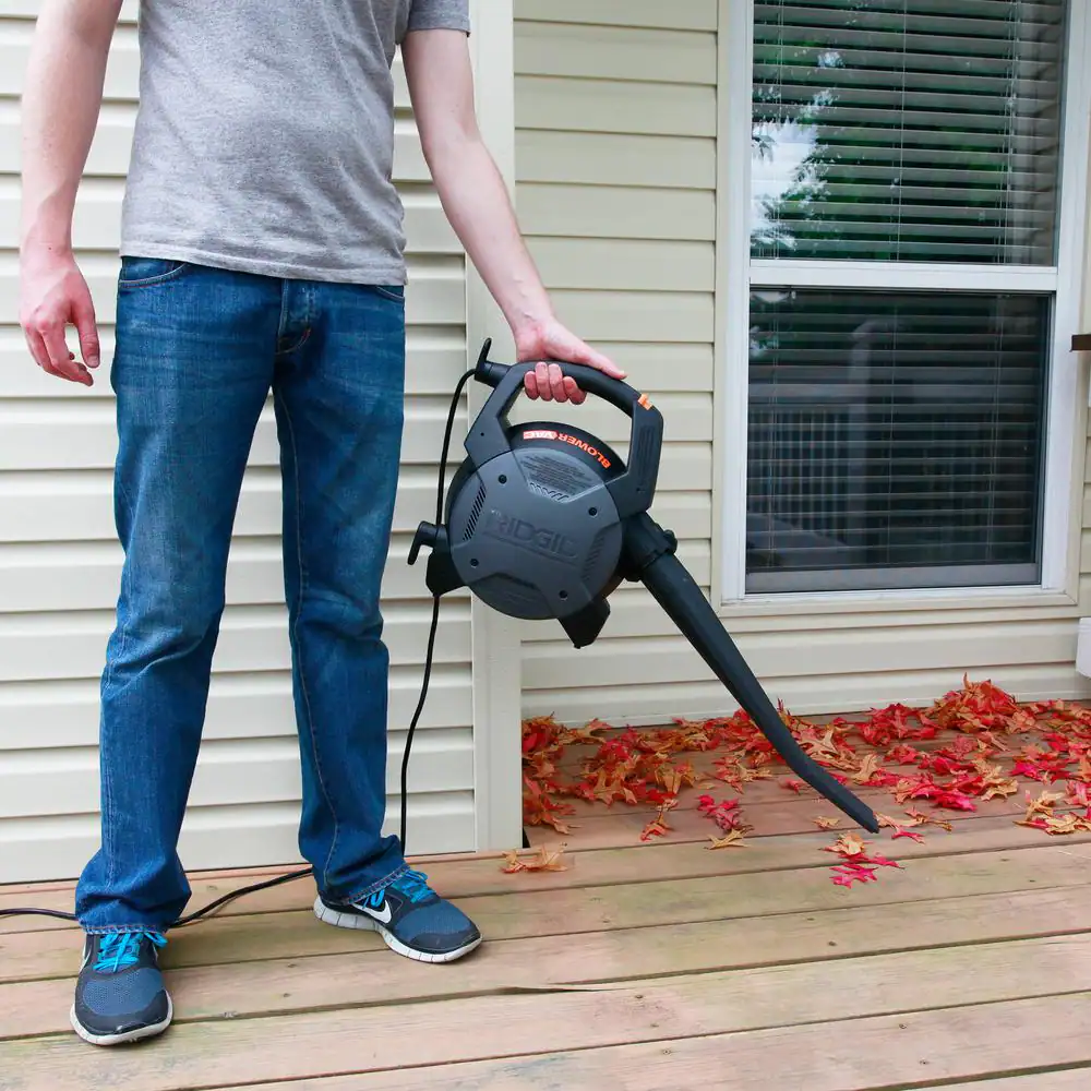 RIDGID WD4080 4 Gallon 6.0-Peak HP Wet/Dry Shop Vacuum with Detachable Blower, Fine Dust Filter, Hose and Accessories - Image 3