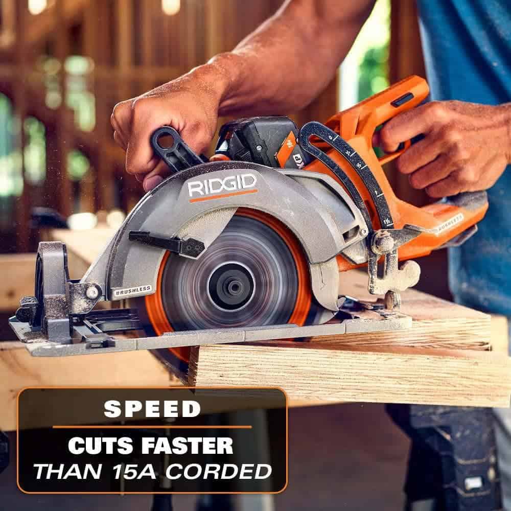RIDGID R8658K 18V Brushless Cordless 7-1/4 in. Rear Handle Circular Saw Kit with 8.0 Ah MAX Output Battery, 18V Charger and Bag