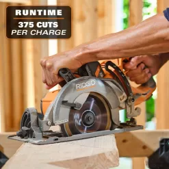 RIDGID R8658K 18V Brushless Cordless 7-1/4 in. Rear Handle Circular Saw Kit with 8.0 Ah MAX Output Battery, 18V Charger and Bag