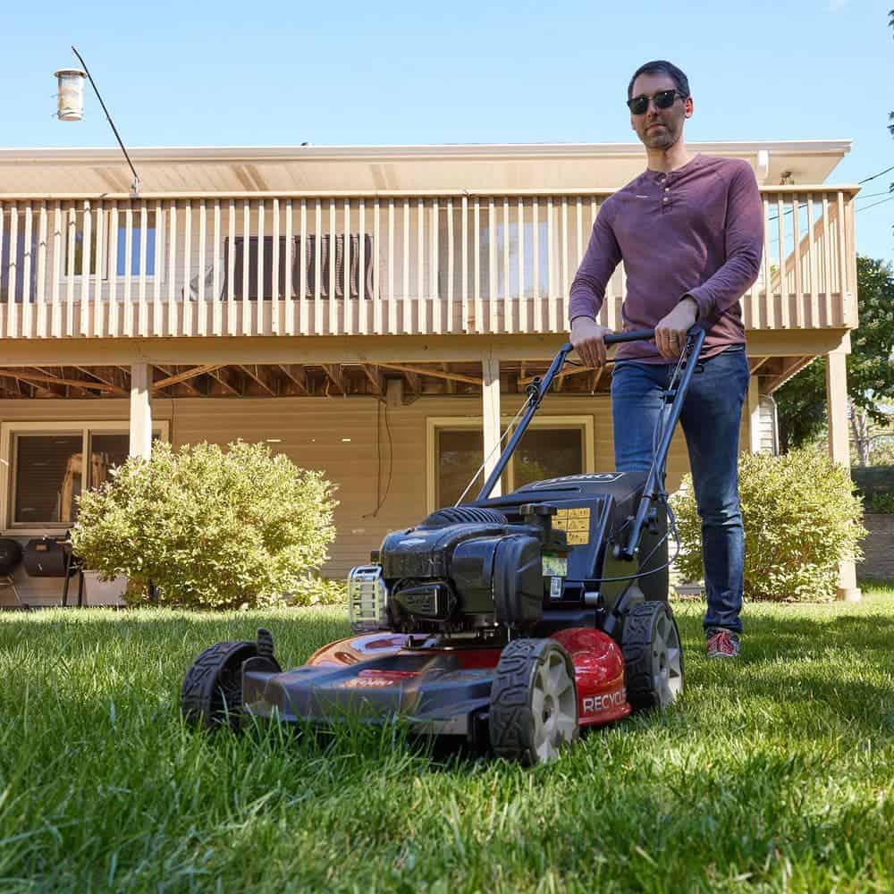 Toro 21321 21 in. Recycler Briggs and Stratton 140cc Self-Propelled Gas RWD Walk Behind Lawn Mower with Bagger