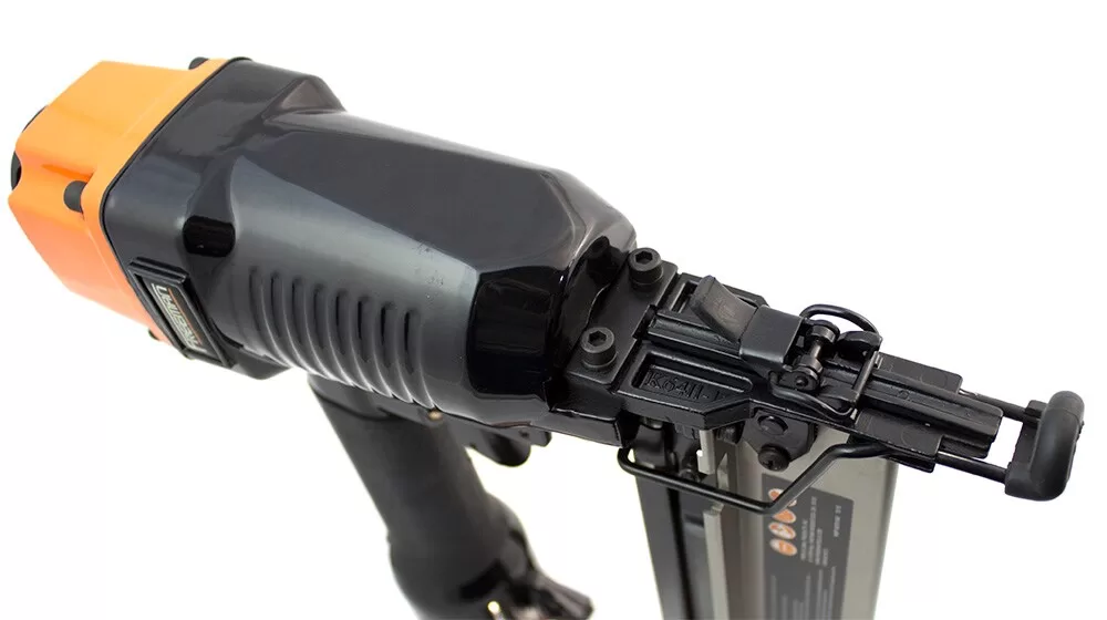 FREEMAN 2.5-in 16-Gauge Pneumatic Finish Nailer