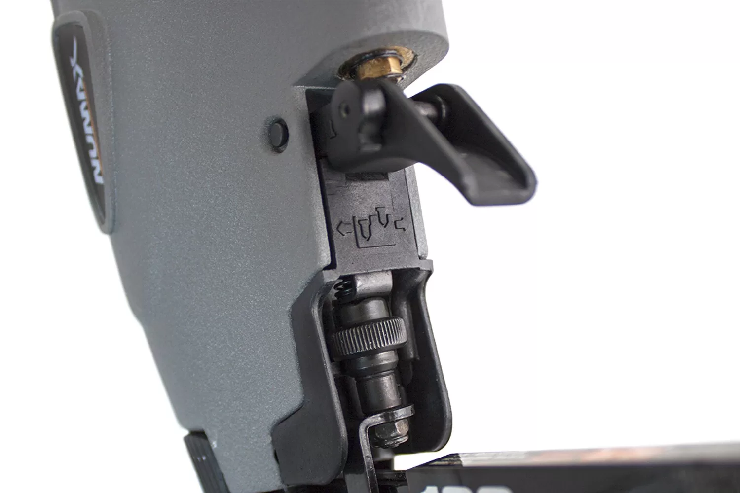 Numax 2-in 18-Gauge Pneumatic Brad Nailer