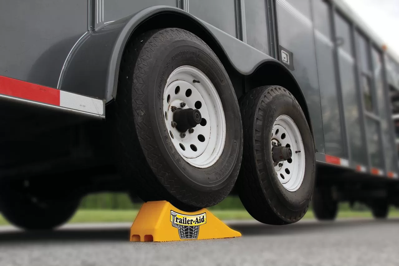 Camco Trailer Aid | 4.5-inches of Lift | Durable Polymer, Yellow (21)
