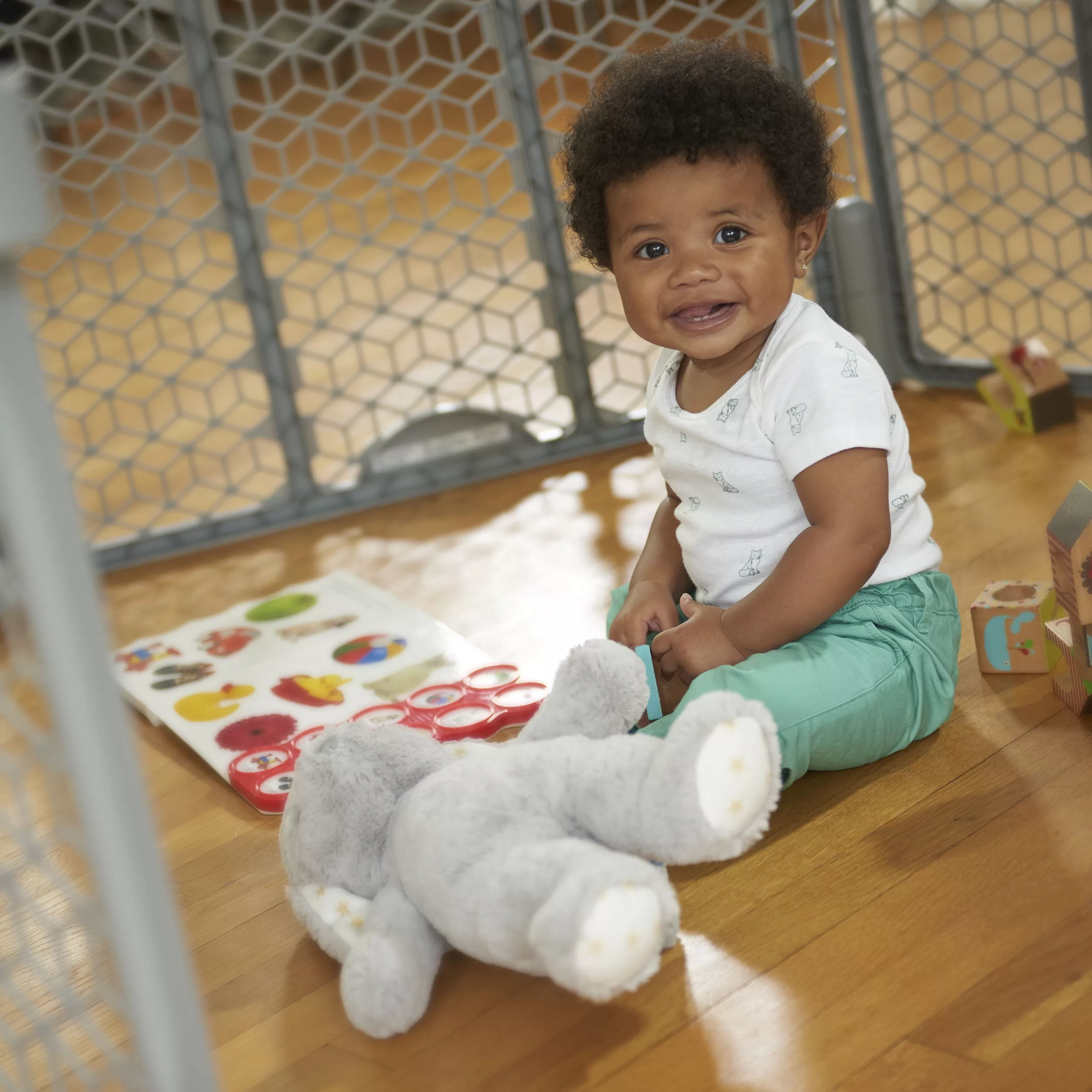 Evenflo Versatile Play Space Adjustable Freestanding Playard, 6-Panels, Cool Gray