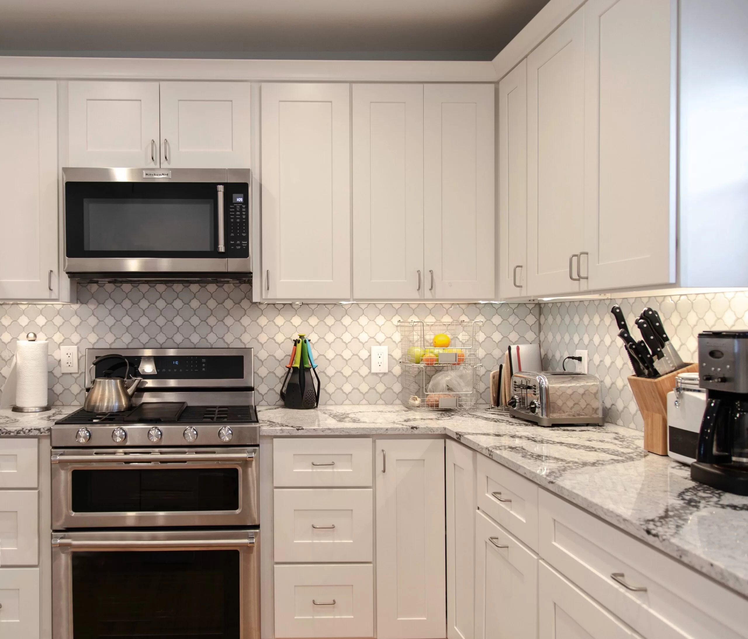 Design House Brookings 15-in W x 24-in H x 12-in D White Painted Maple Door Wall Ready To Assemble Cabinet (Recessed Panel Shaker Door Style)