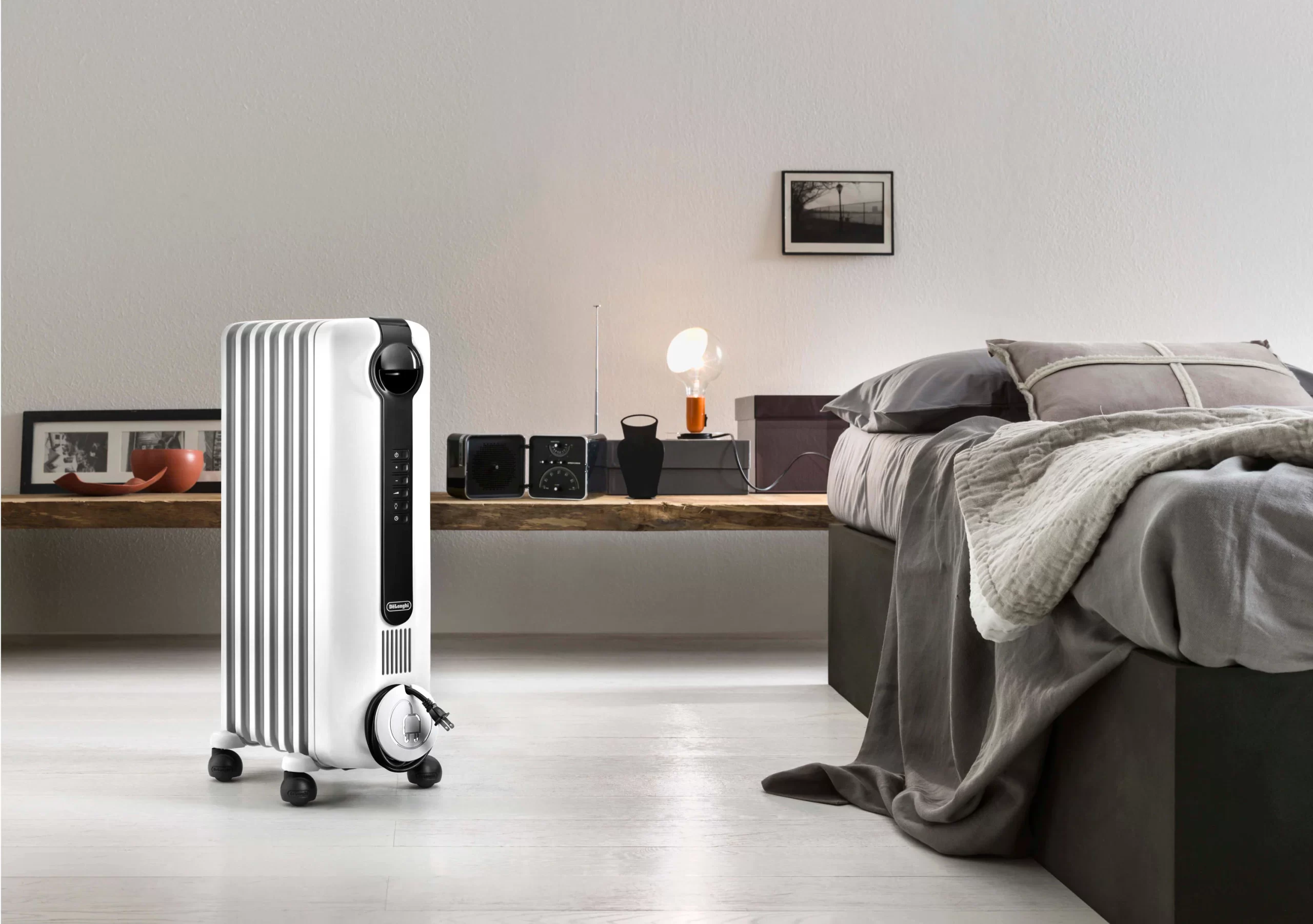 DeLonghi Up to 1500-Watt Convection and Radiant Tower Indoor Electric Space Heater with Thermostat