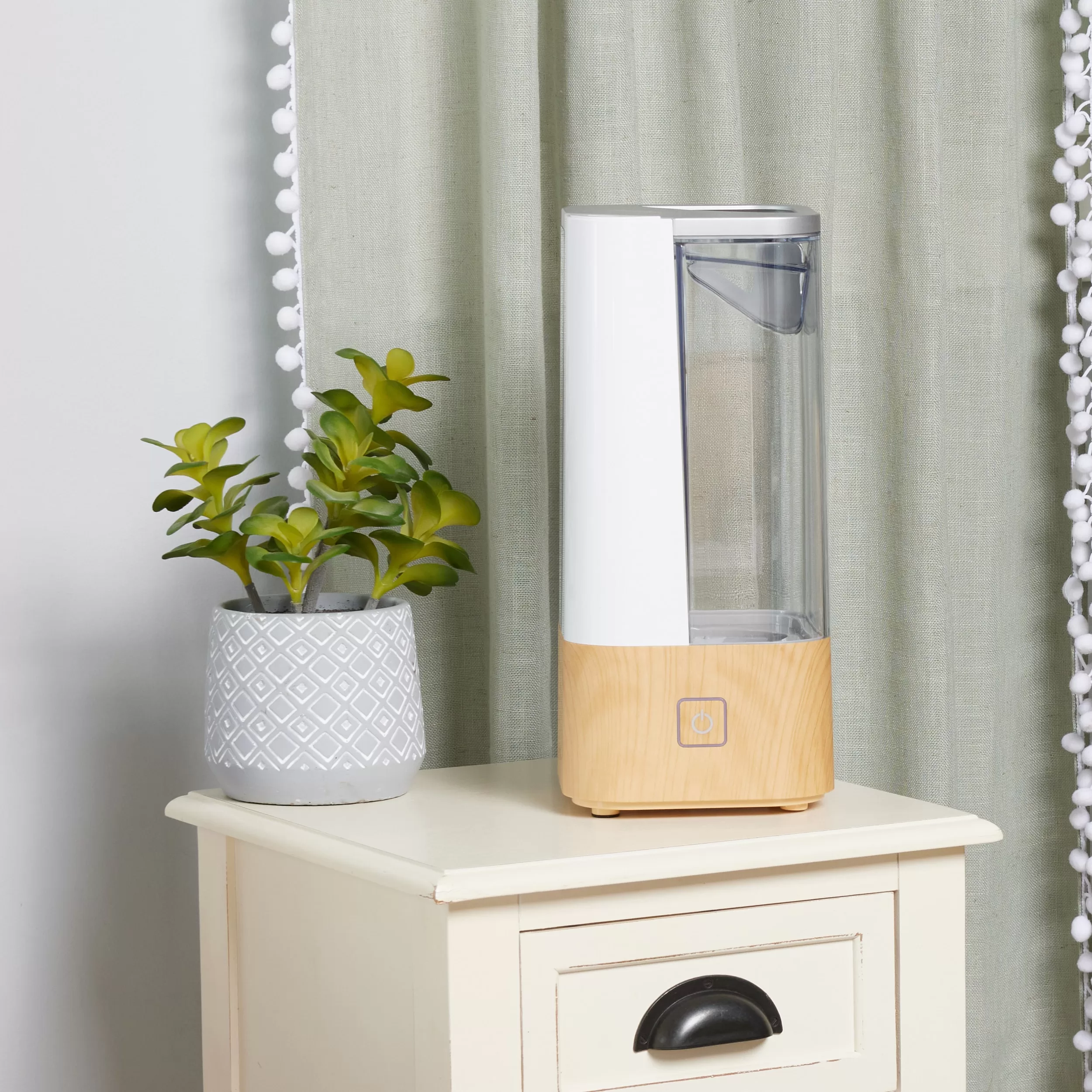Sharper Image 1-Gallons Tabletop Ultrasonic Humidifier (For Rooms Up To 500-sq ft)