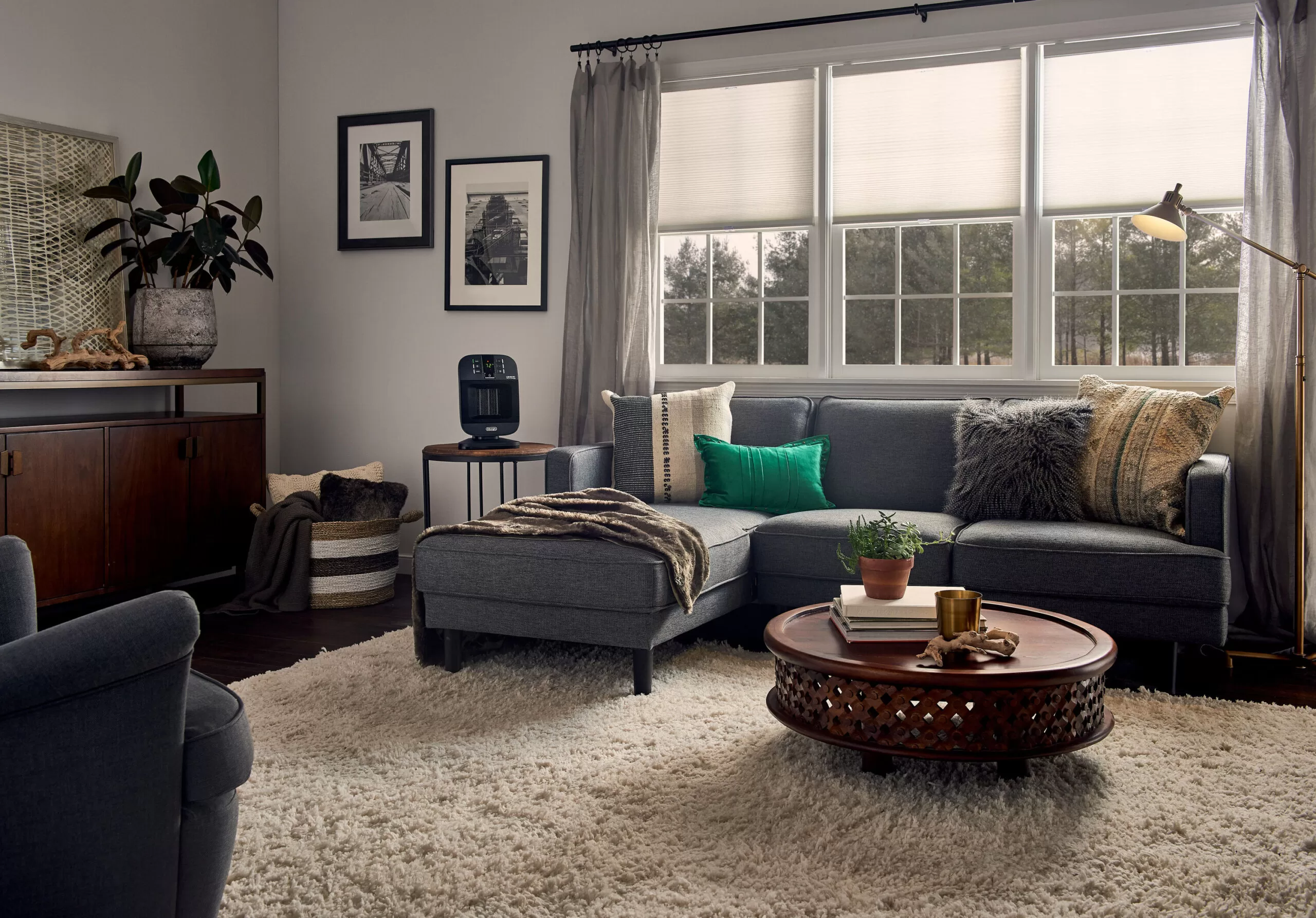 DeLonghi Up to 1500-Watt Ceramic Compact Personal Indoor Electric Space Heater with Thermostat