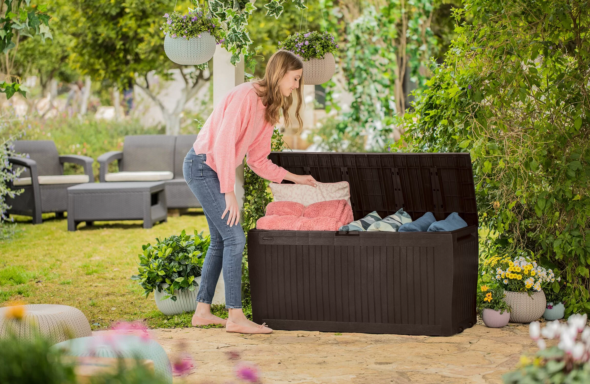 Keter Comfy Outdoor Storage 46-in L x 17.6-in 71-Gallons Brown Durable Plastic Deck Box