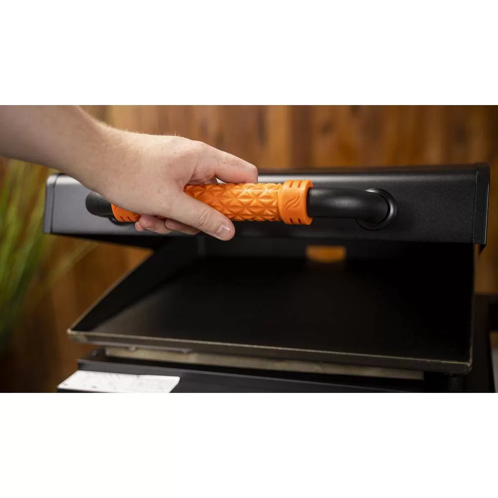 Blackstone 1939 On The Go 17 in. Griddle with Hood and Adjustable Stand