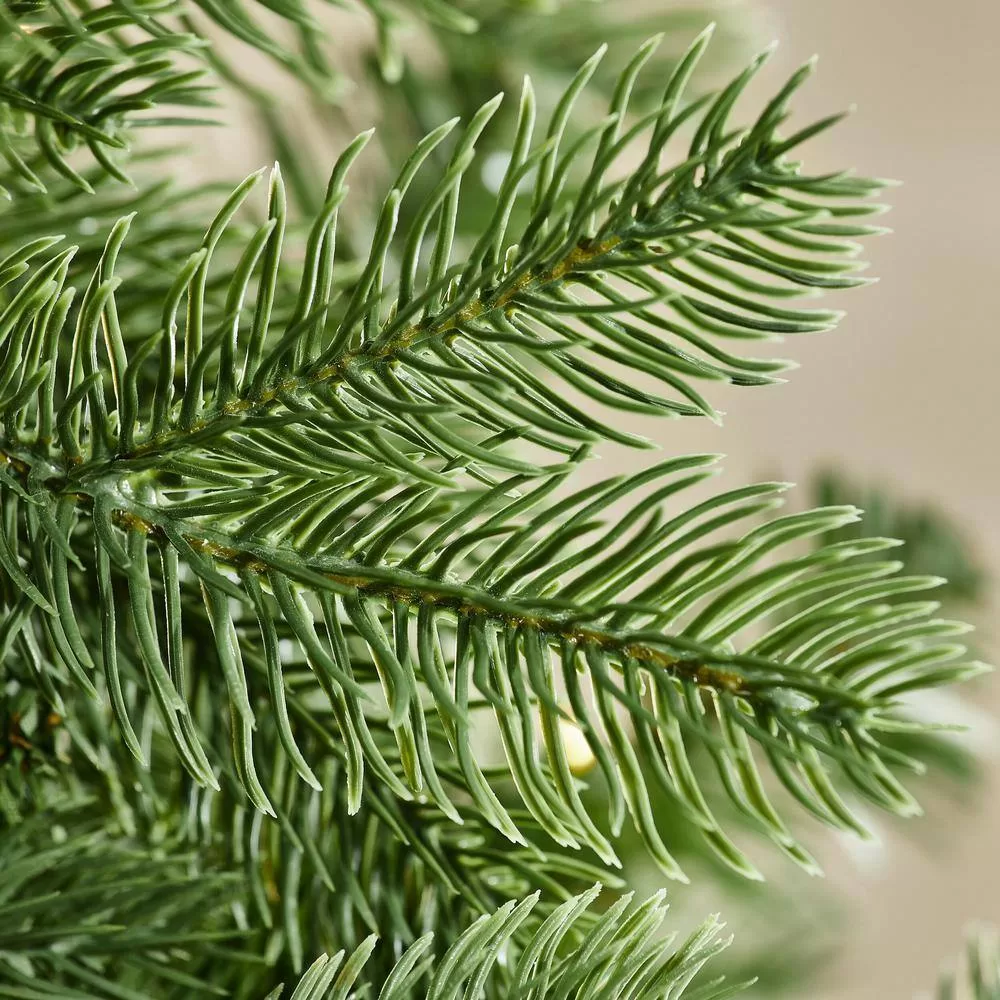 Home Accents Holiday 23PG90062 7.5 ft. Aldon Balsam Fir Pre-Lit LED Artificial Tree