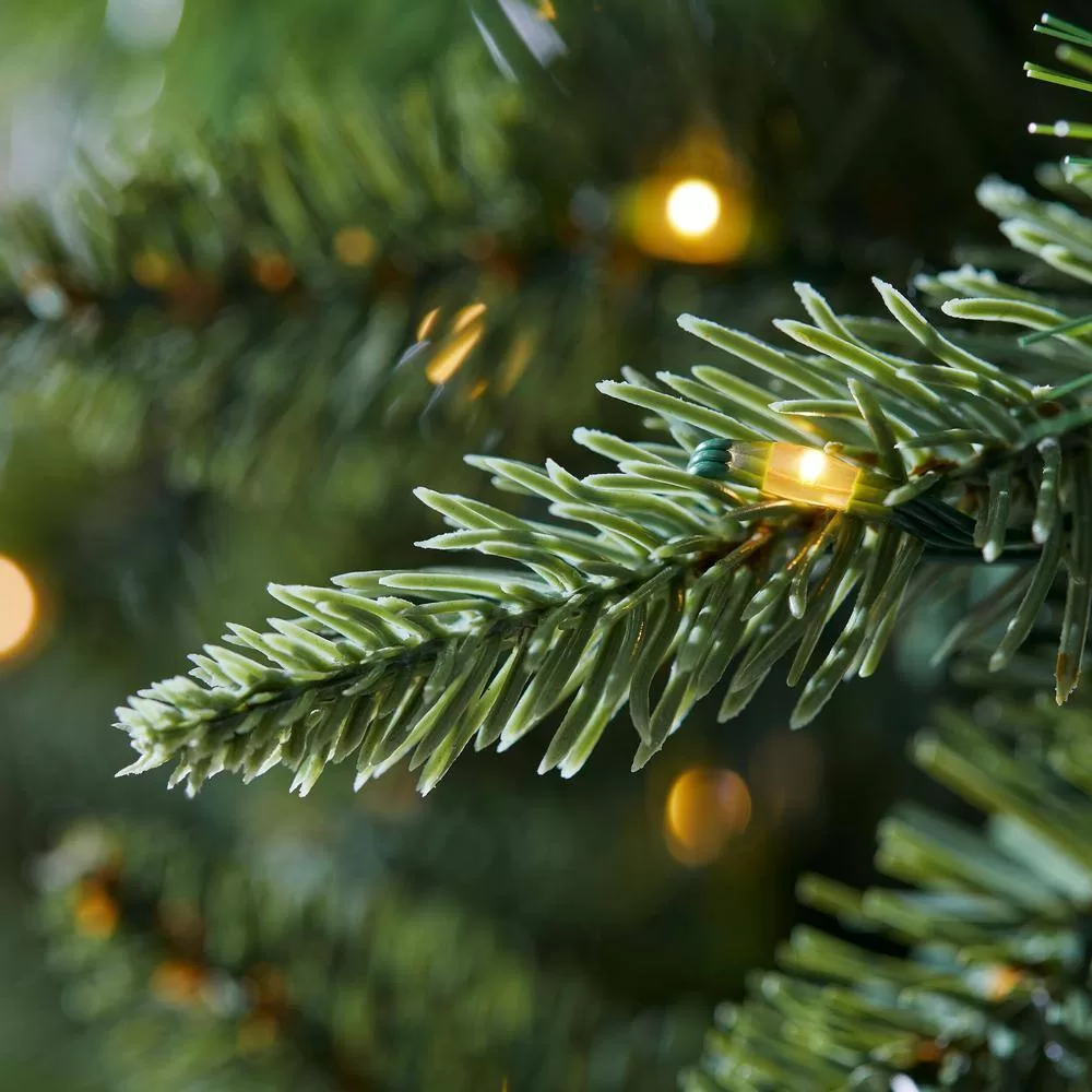 Home Accents Holiday 23PG90087 7.5 ft. Camden Spruce Pre-Lit LED Artificial Tree