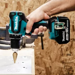 Makita XFD131 18V LXT Lithium-Ion Brushless Cordless 1/2 in. Driver-Drill Kit, 3.0Ah