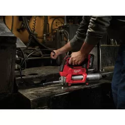 Milwaukee 2646-21CT-48-11-1820 M18 18V Lithium-Ion Cordless 2-Speed Grease Gun Kit with M18 2.0 Ah Compact Battery