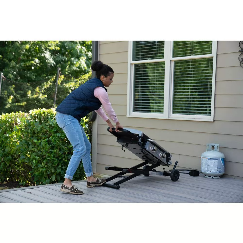 Razor GGC2030M 25 in. 2-Burner Portable Propane Gas Griddle with Lid and Folding Cart in Black