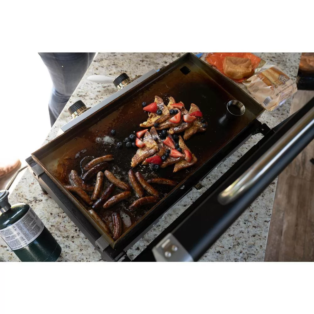 Razor GGT2131M 2-Burner Portable LP Gas Griddle with Lid in Black