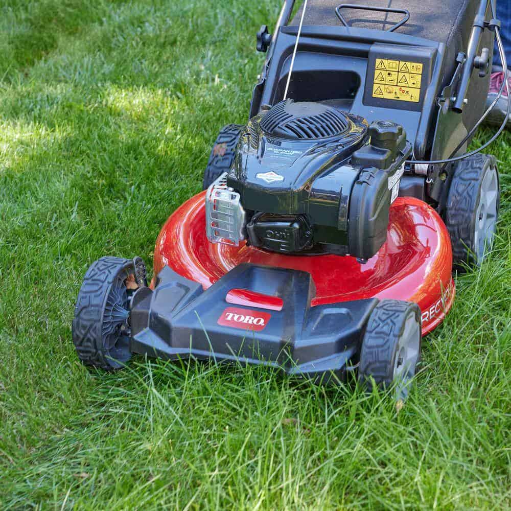 Toro 21311 21 in. Recycler Briggs and Stratton 140 cc Gas High-Wheel Walk Behind Push Lawn Mower