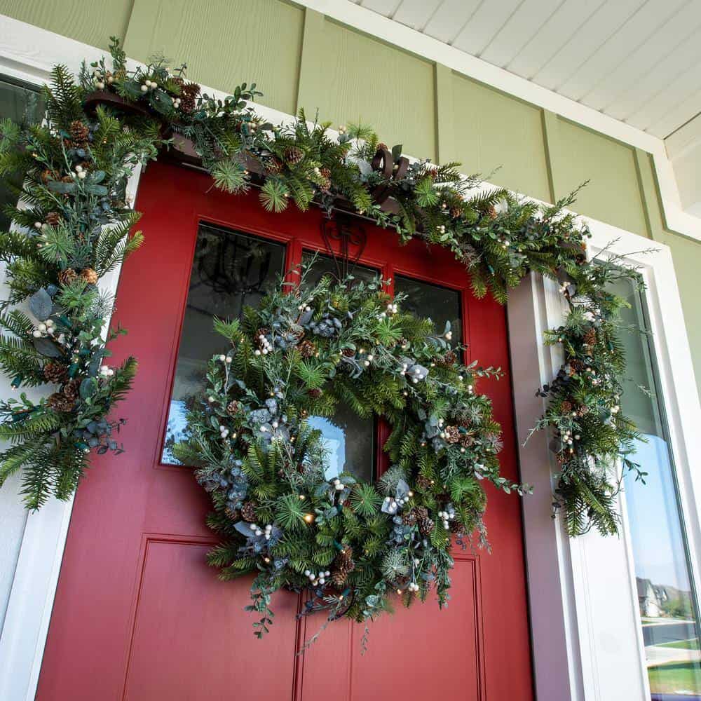 Village Lighting Company V-20684 30 in. Artificial Pre-Lit LED Rustic White Berry Wreath
