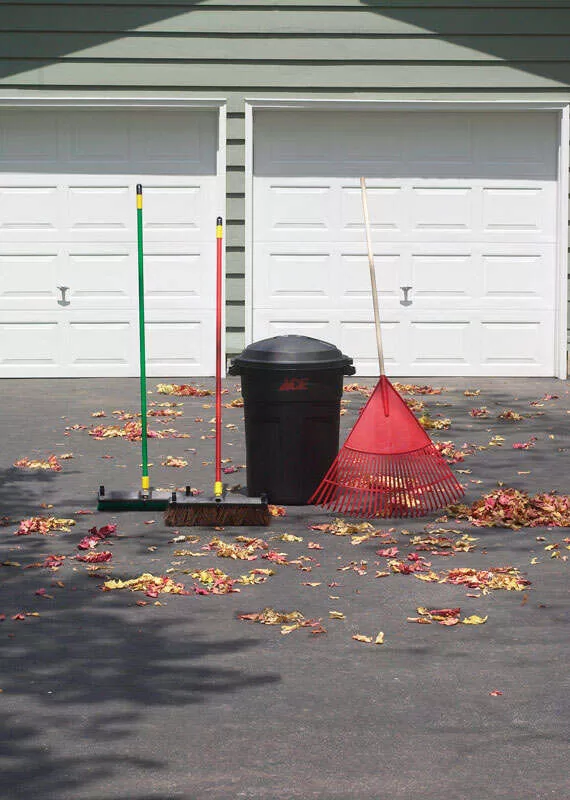 Ace 32 gal Black Plastic Garbage Can Lid Included