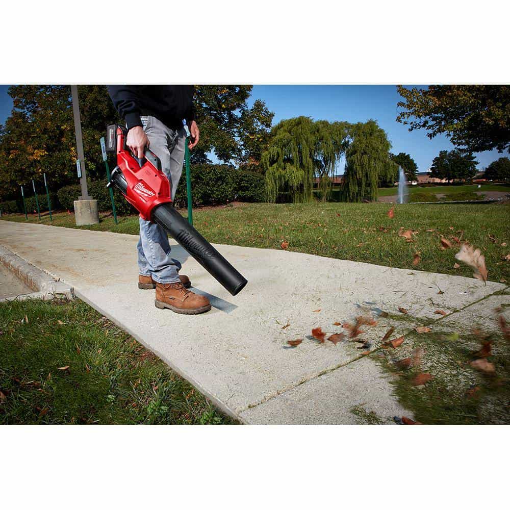 Milwaukee M18 FUEL 120 MPH 450 CFM 18-Volt Lithium-Ion Brushless Cordless Handheld Blower w/(1) 8.0 Ah & (1) 6.0 Ah Battery