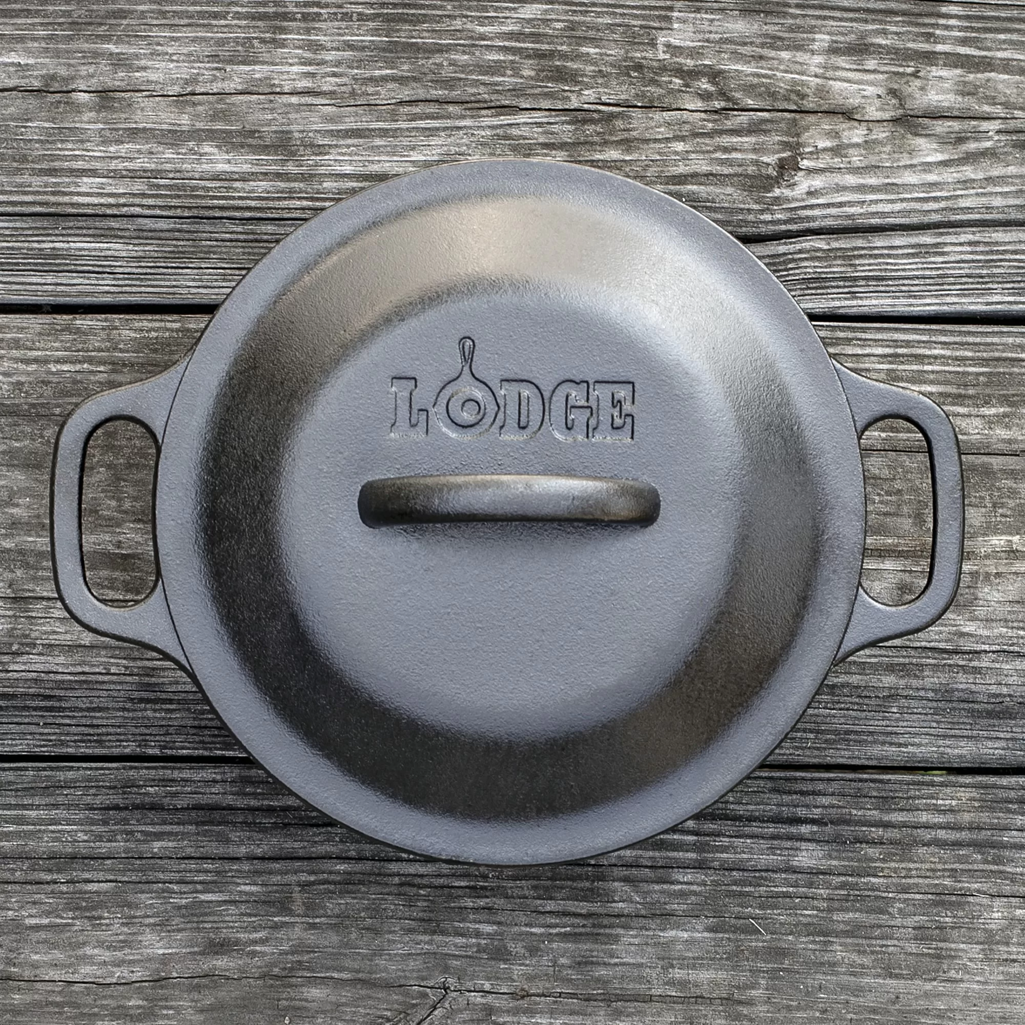 Lodge Seasoned Cast Iron Dutch Oven - 7qt