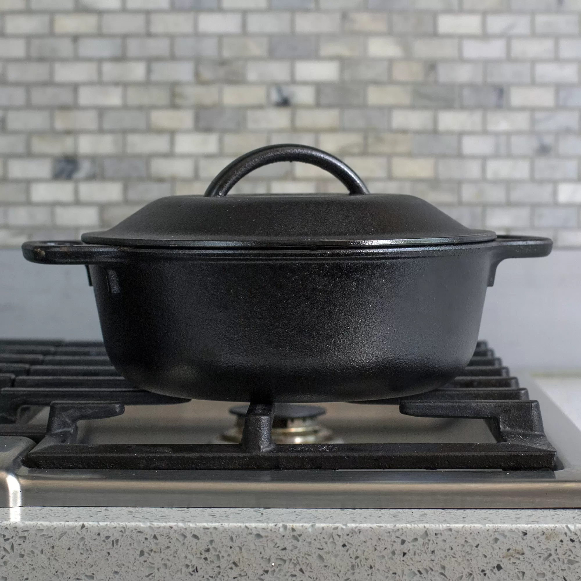 Lodge Seasoned Cast Iron Dutch Oven - 7qt