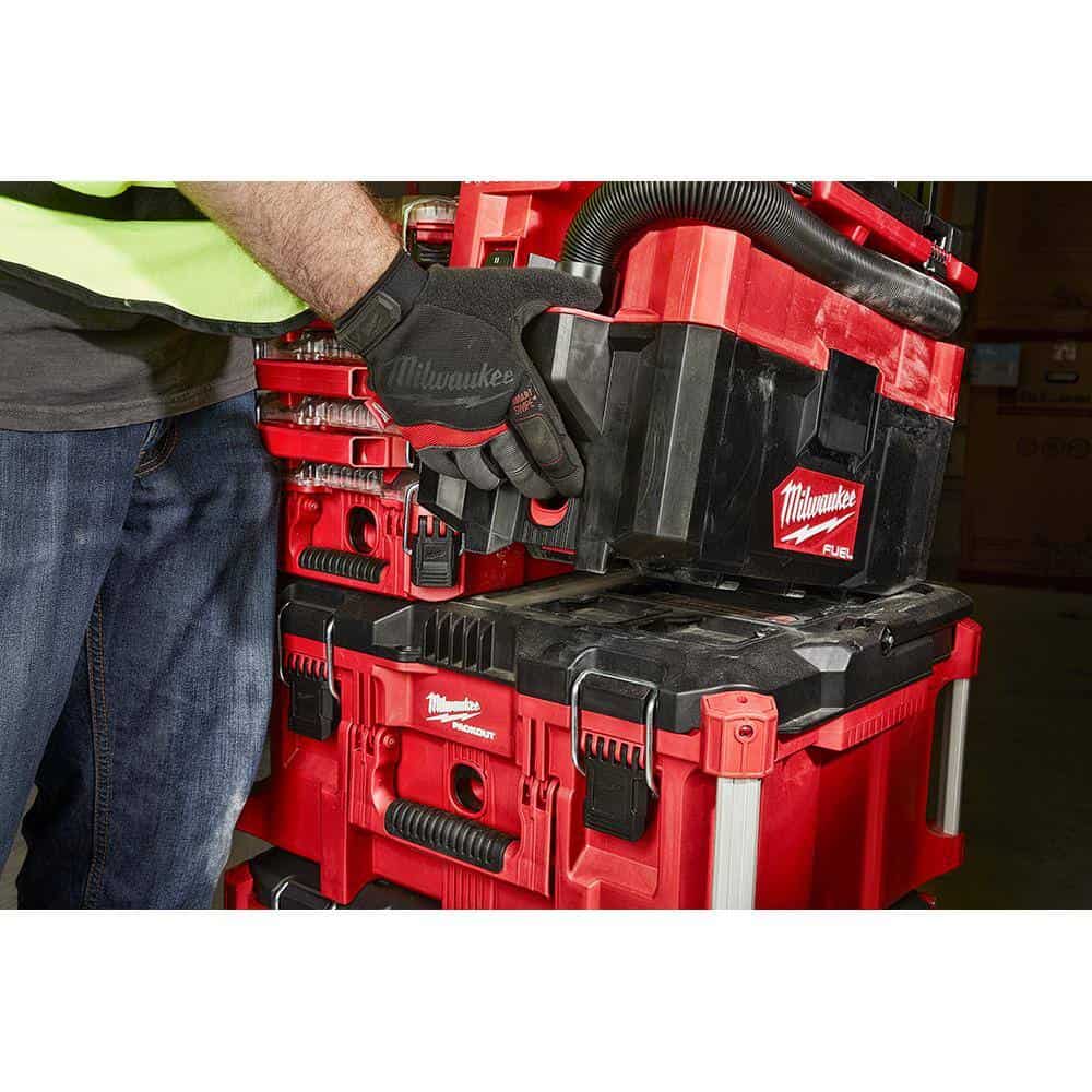 Milwaukee M18 FUEL PACKOUT Cordless 2.5 Gal Wet/Dry Vacuum w/AIR-TIP 1-1/4 in. - 2-1/2 in. (7-Piece) Long Reach Flexible Hose Set