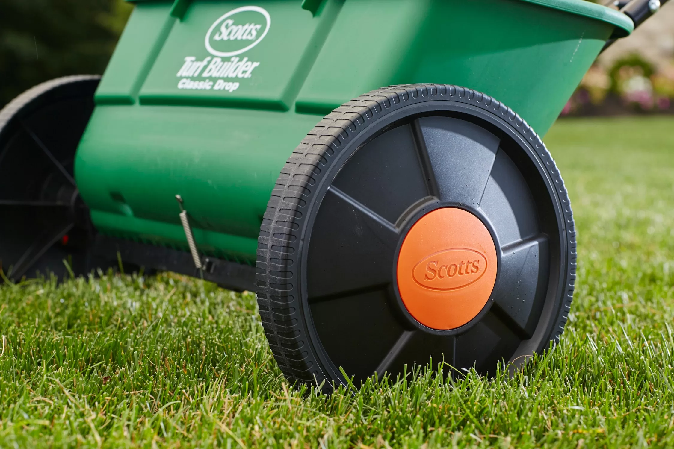 Scotts 32-lb Turf Builder Classic Drop Fertilizer Spreader