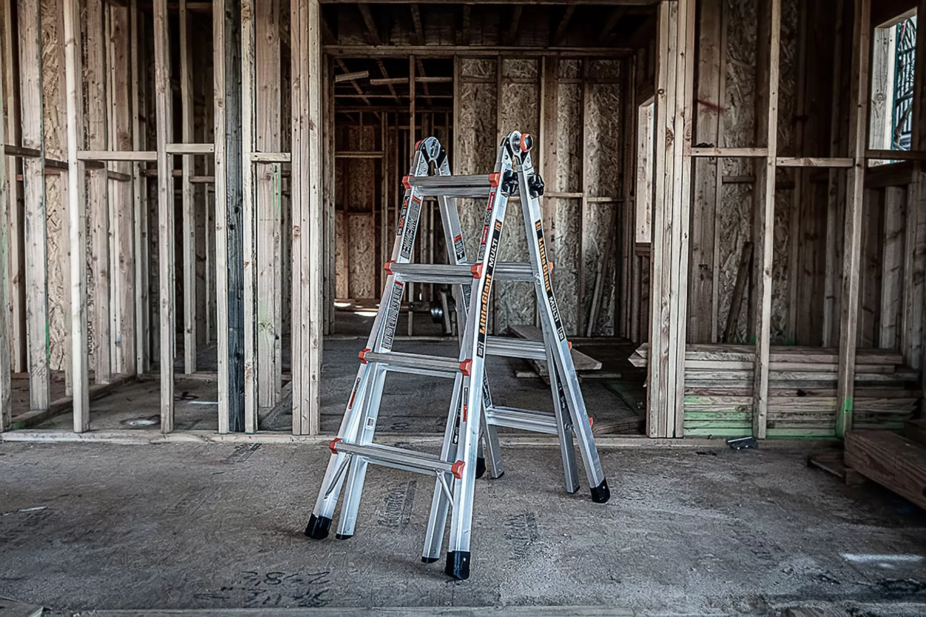 Little Giant Ladders Multi M17 18-ft Reach Type 1a- 300-lb Load Capacity Telescoping Multi-Position Ladder