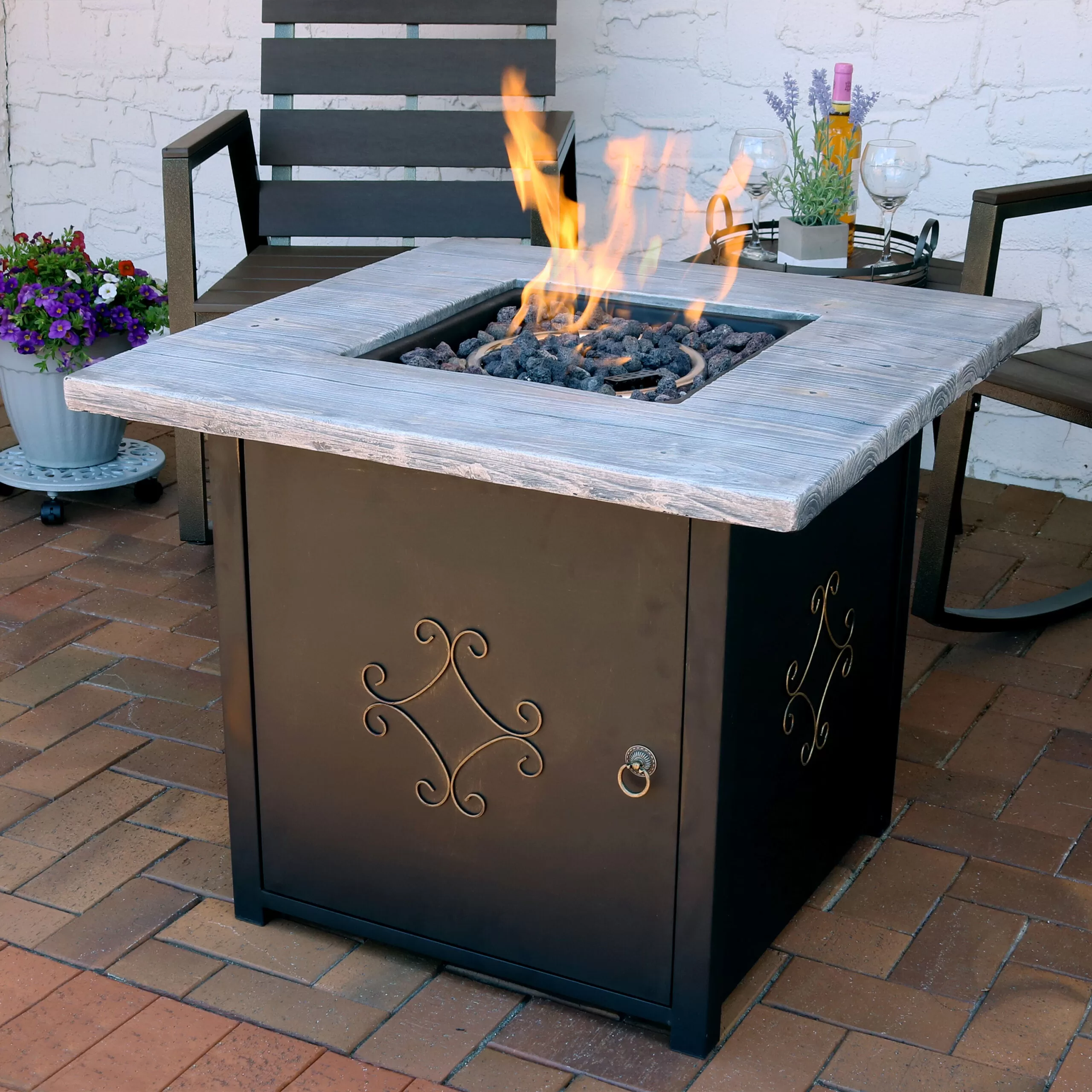 Sunnydaze Decor 30-in W 40000-BTU Black Faux Stone Propane Gas Fire Pit Table