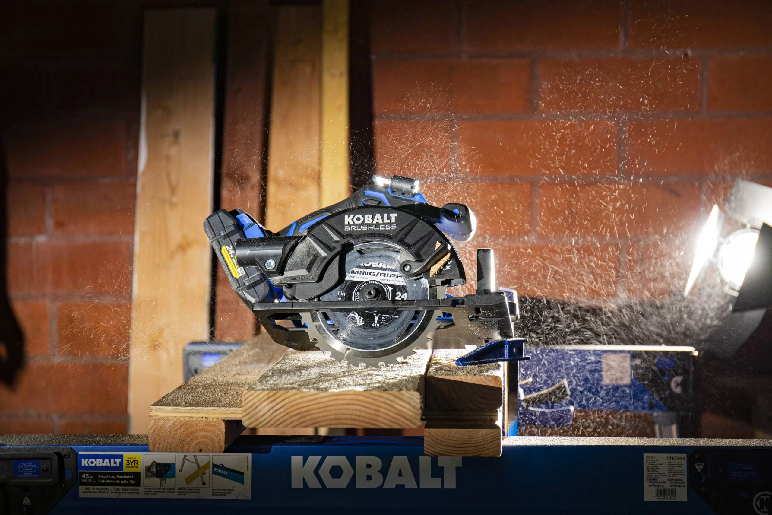 Kobalt XTR 24-volt 7-1/4-in Brushless Cordless Circular Saw (Bare Tool)