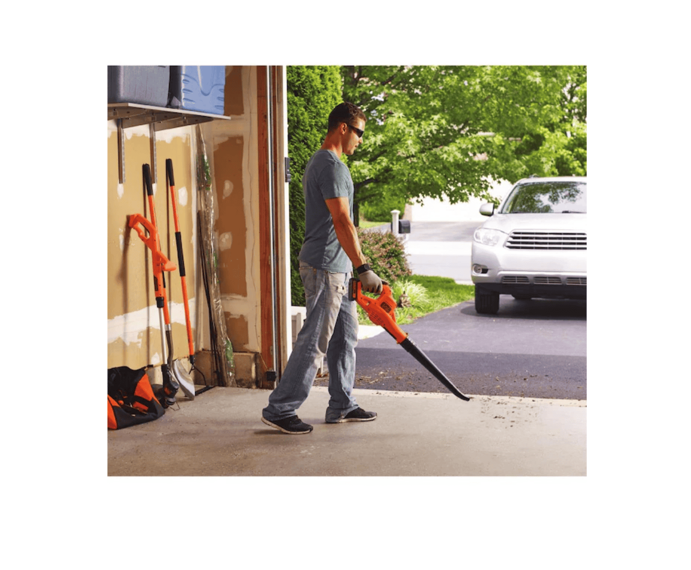 BLACK+DECKER LSW221 20-volt Max 80-CFM 130-MPH Handheld Cordless Electric Leaf Blower (Battery Included)