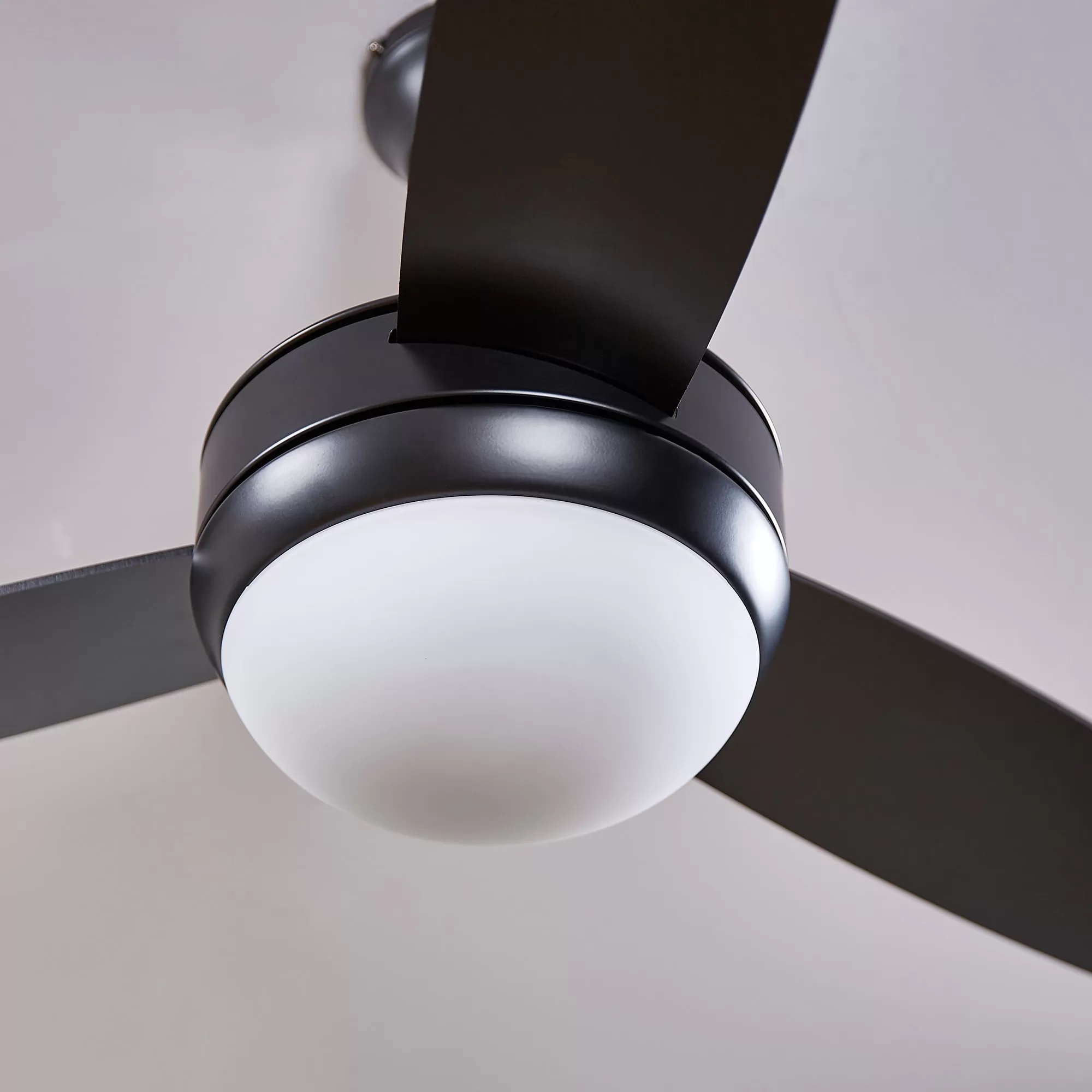 Harbor Breeze Beach Creek 44-in Matte Black Integrated LED Indoor Downrod or Flush Mount Ceiling Fan with Light and Remote (3-Blade)