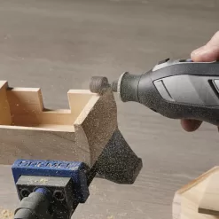 Dremel 8240 Variable Speed Cordless 12-volt 2-Amp Multipurpose Rotary Tool Kit
