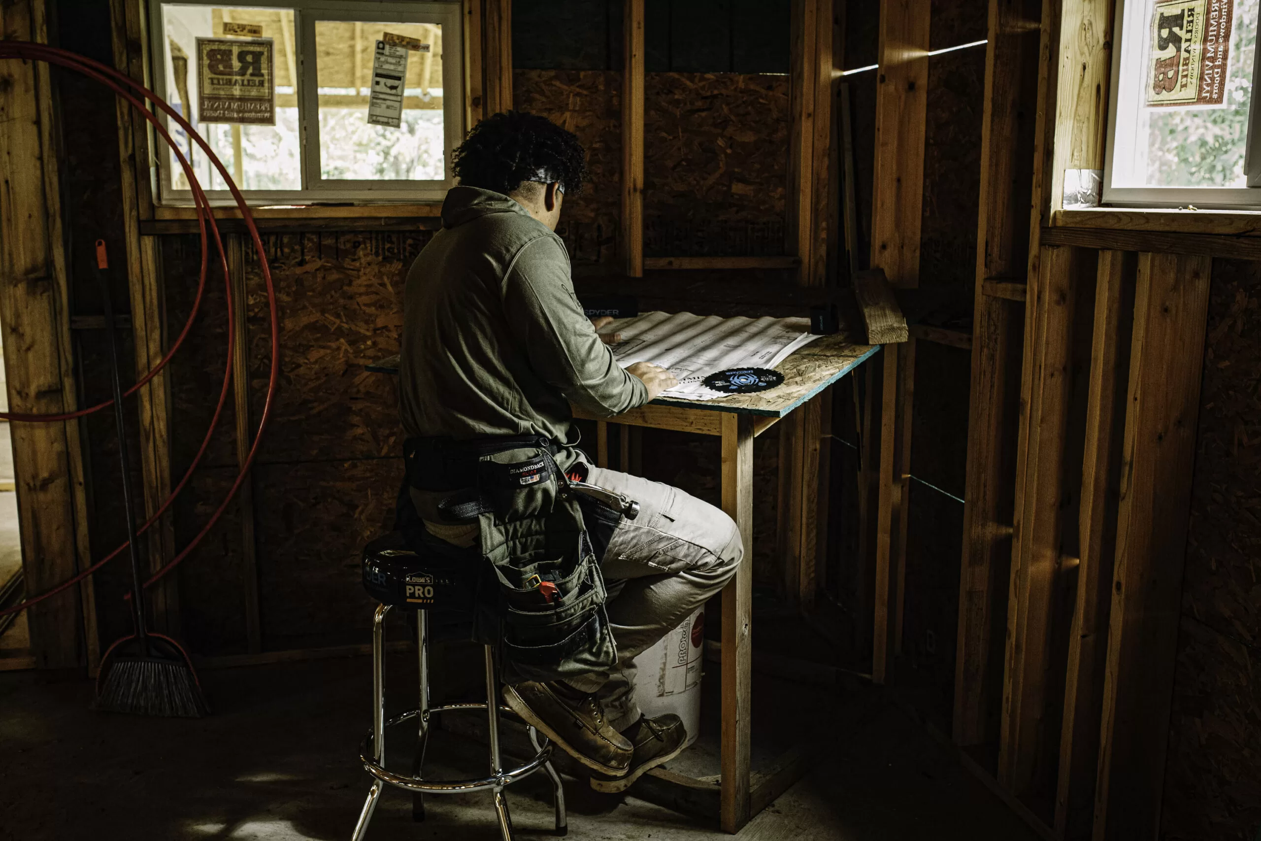 Spyder 30-in x 14-in Work Seat