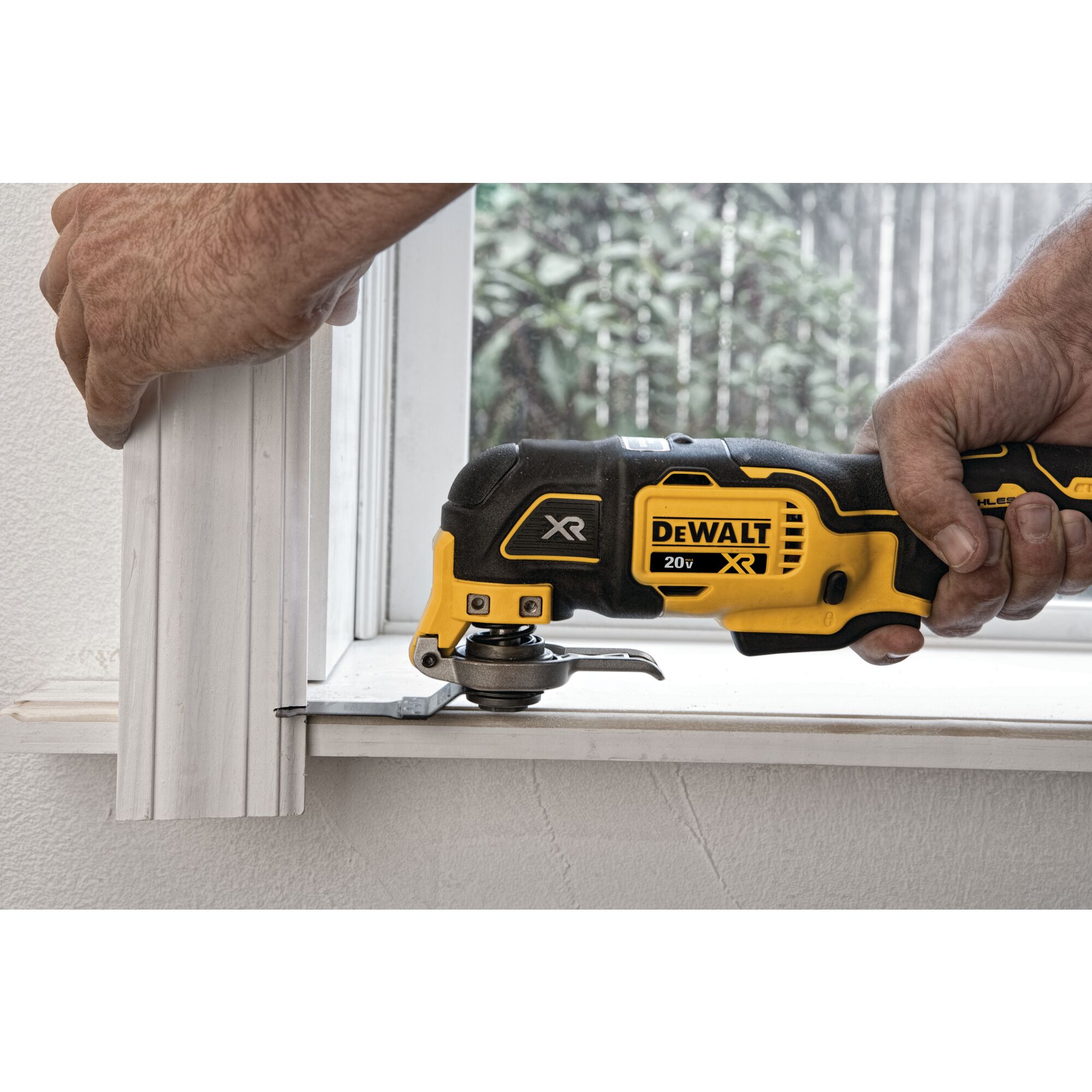 DEWALT DCS356B Cordless Brushless 20-volt Max Variable Speed Oscillating Multi-Tool Kit - Image 11