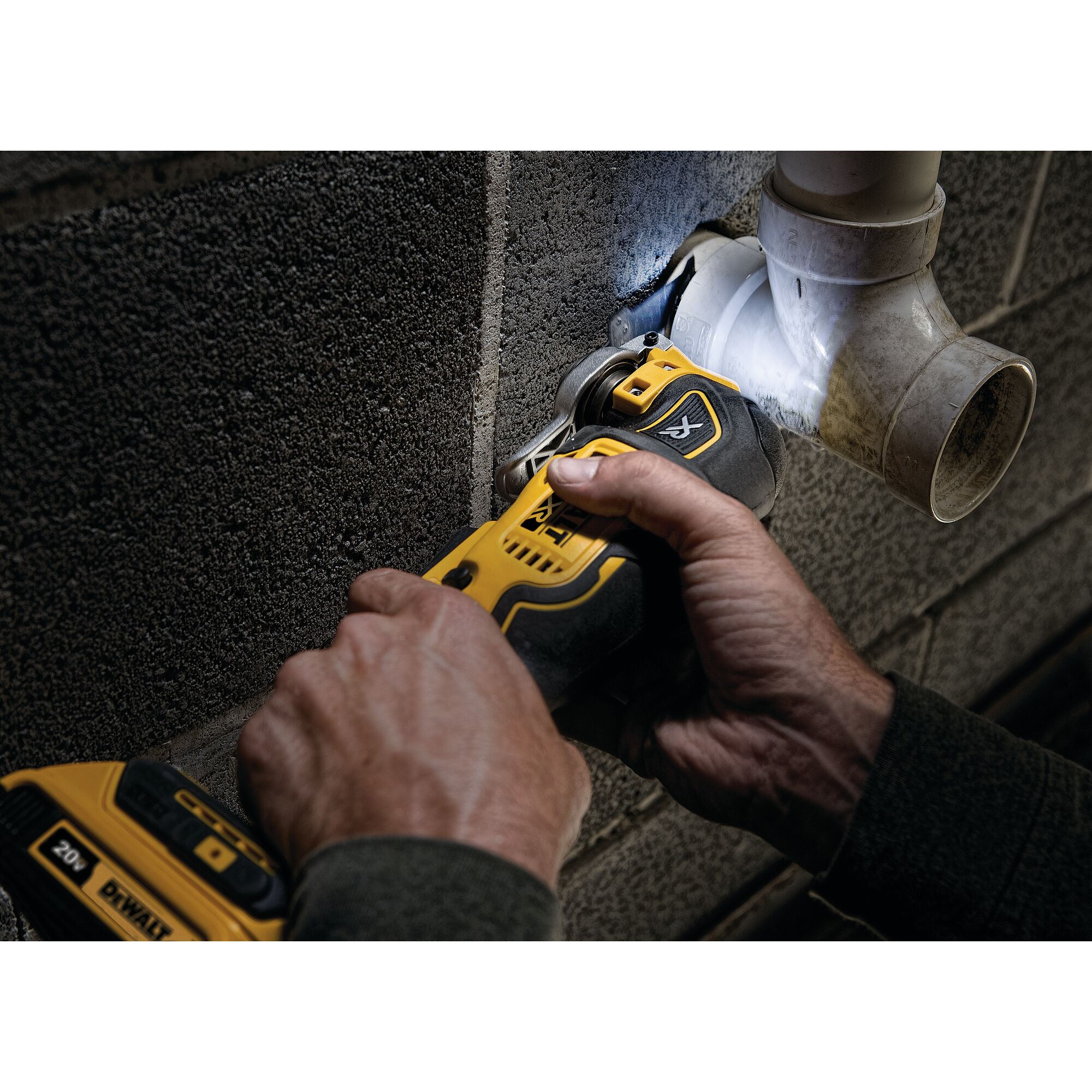 DEWALT DCS356B Cordless Brushless 20-volt Max Variable Speed Oscillating Multi-Tool Kit - Image 10