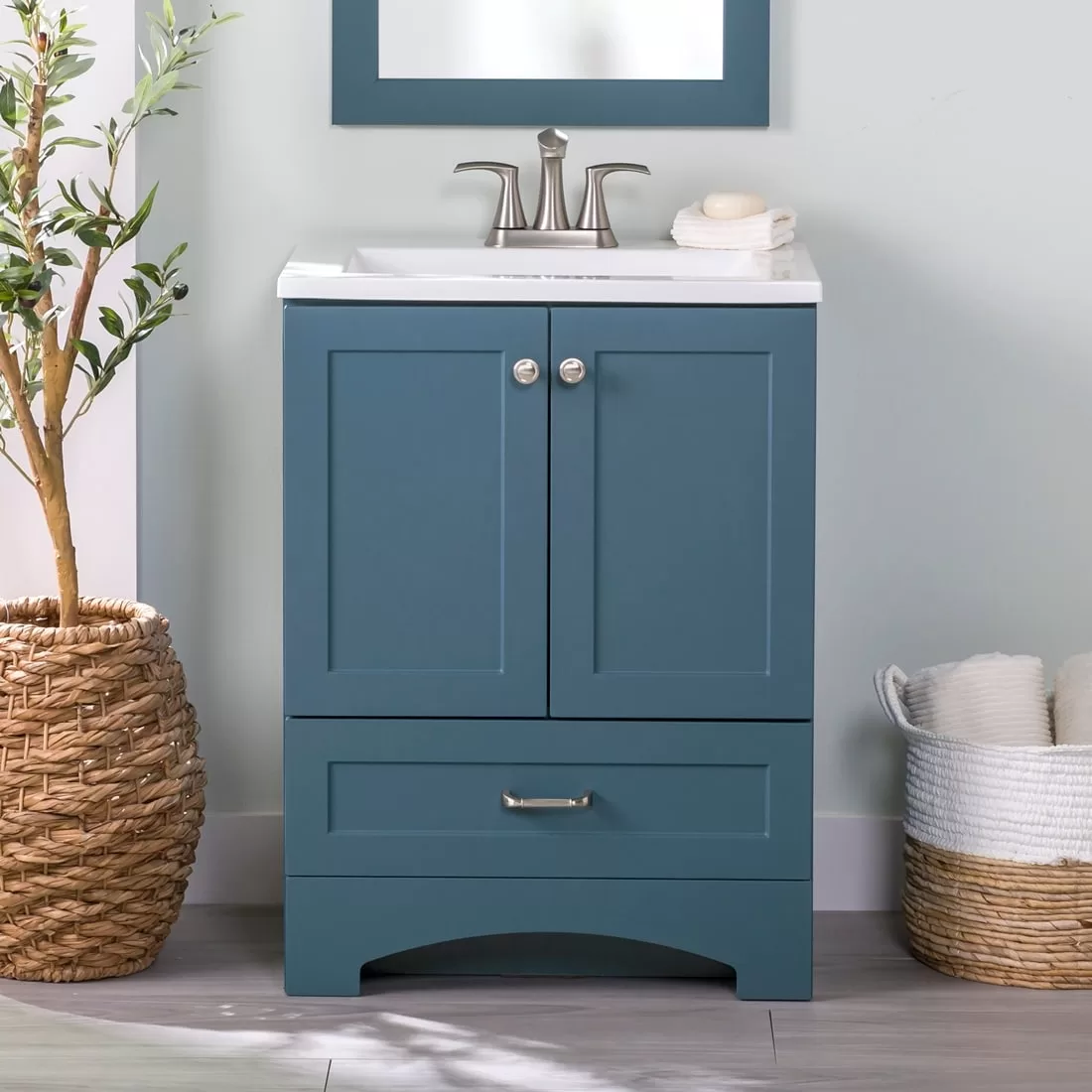 Diamond NOW Cassidy 24-in Admiral Blue Single Sink Bathroom Vanity with White Cultured Marble Top