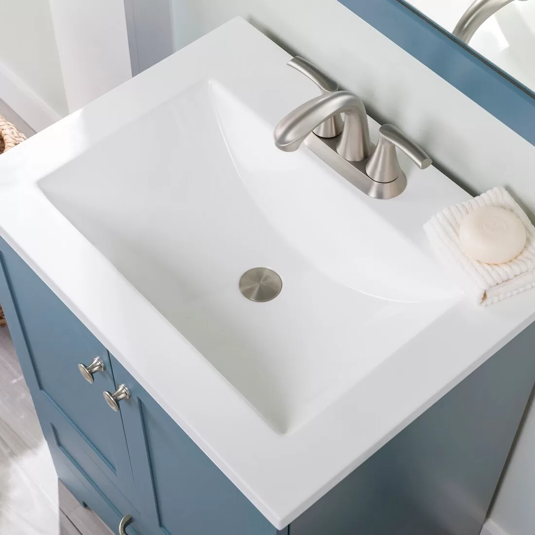 Diamond NOW Cassidy 24-in Admiral Blue Single Sink Bathroom Vanity with White Cultured Marble Top