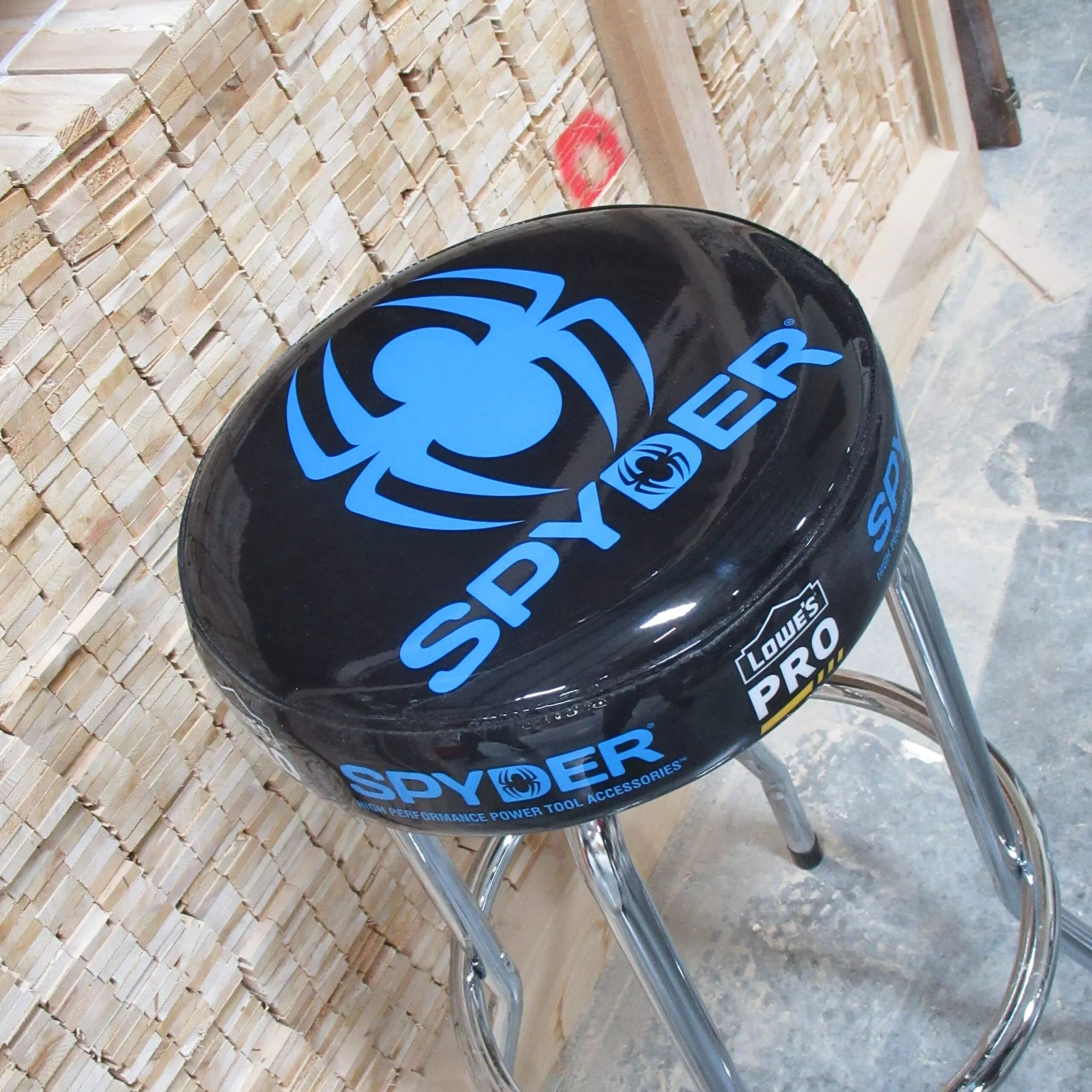 Spyder 30-in x 14-in Work Seat