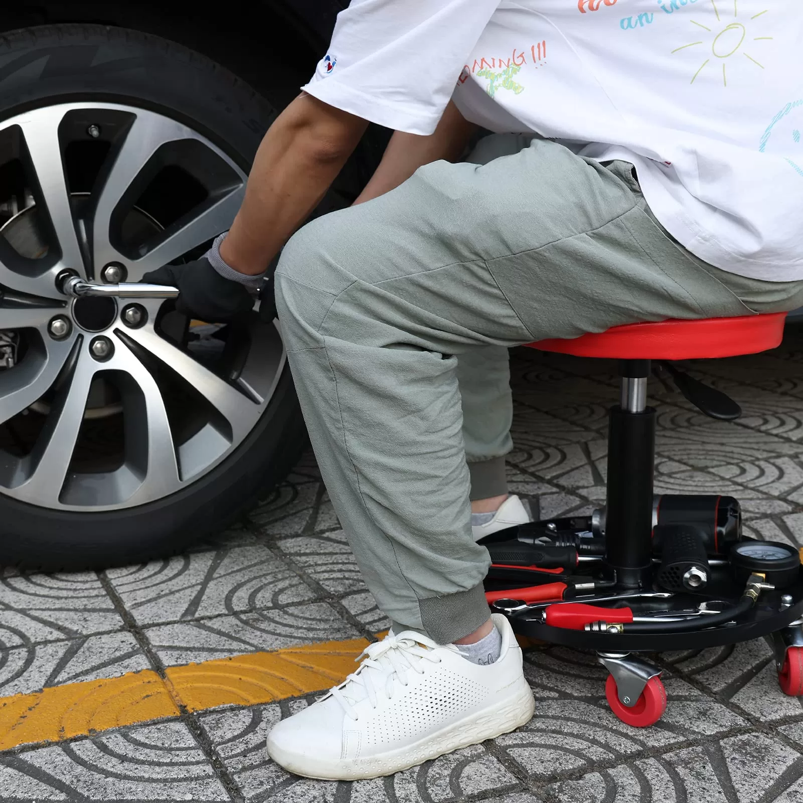 Torin 15.75-in x 16.14-in Work Seat