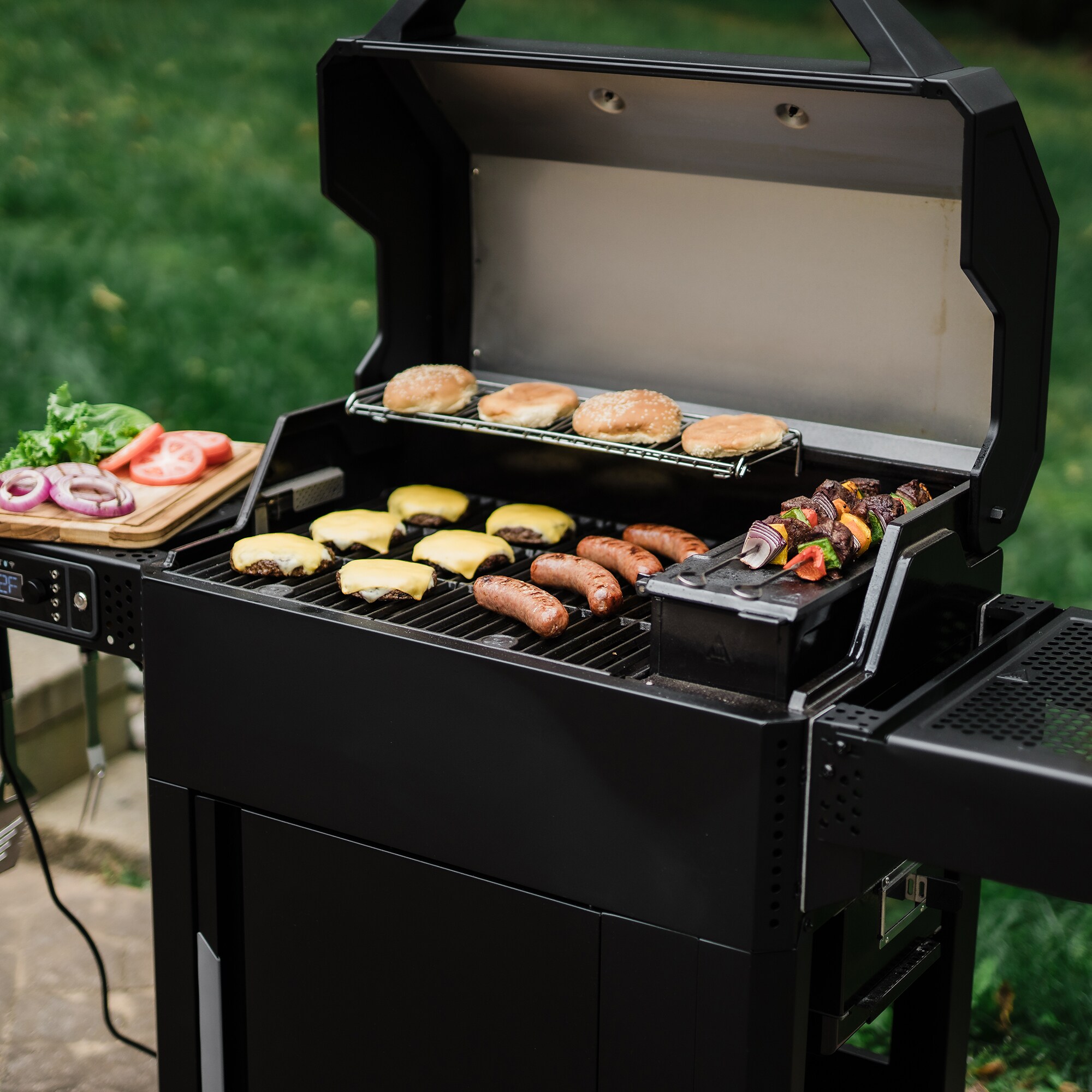 Masterbuilt MB20041124 AutoIgnite Series 545 Digital Charcoal Grill and Smoker in Black - Image 16