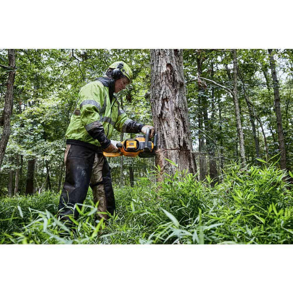 DEWALT 60V MAX 20in. Brushless Battery Powered Chainsaw Kit, (1) FLEXVOLT 5Ah Battery, Charger & 20in. Chain (68 Link)