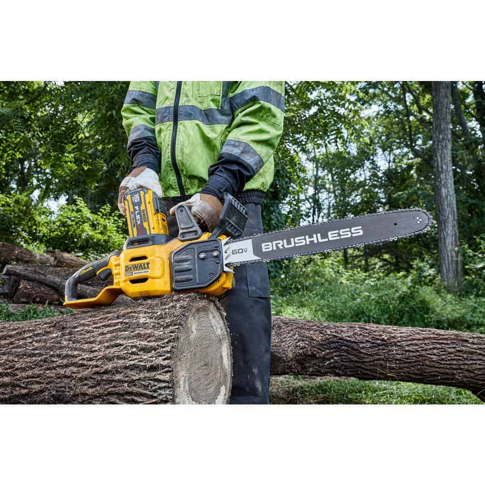 DEWALT 60V MAX 20in. Brushless Battery Powered Chainsaw Kit, (1) FLEXVOLT 5Ah Battery, Charger & 20in. Chain (68 Link)