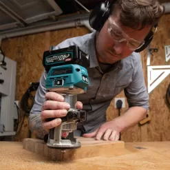 Makita GTR01D1 40V max XGT Brushless Cordless Compact Router Kit, 2.5Ah